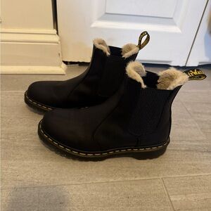 Dr. Martens 2976 Chelsea Boot - black, size 8 womens